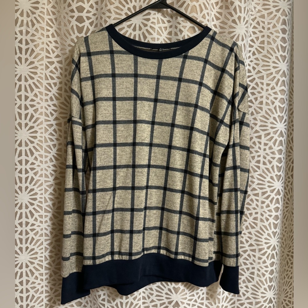 Checkered long sleeve sweater